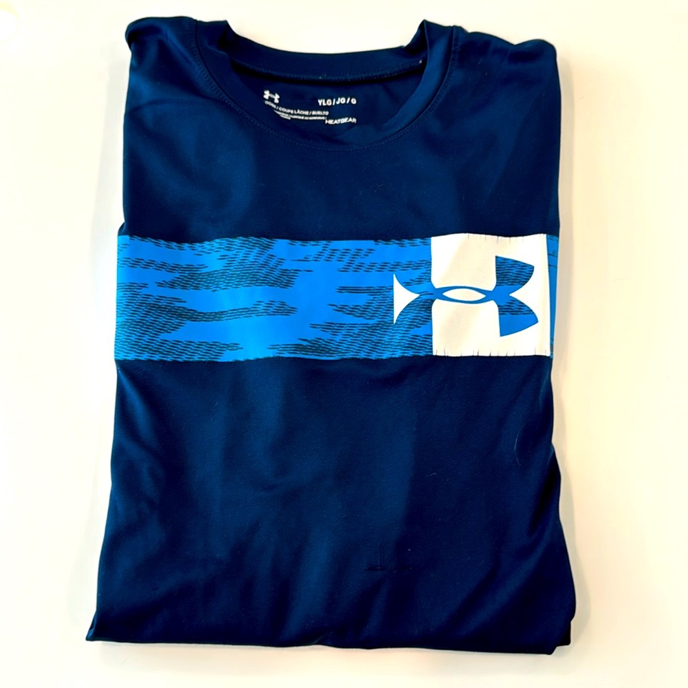 UA loose fit tee size L